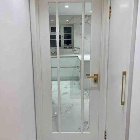 Premium Private Apartment Minutes To Central Лондон Екстериор снимка