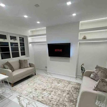 Premium Private Apartment Minutes To Central Лондон Екстериор снимка