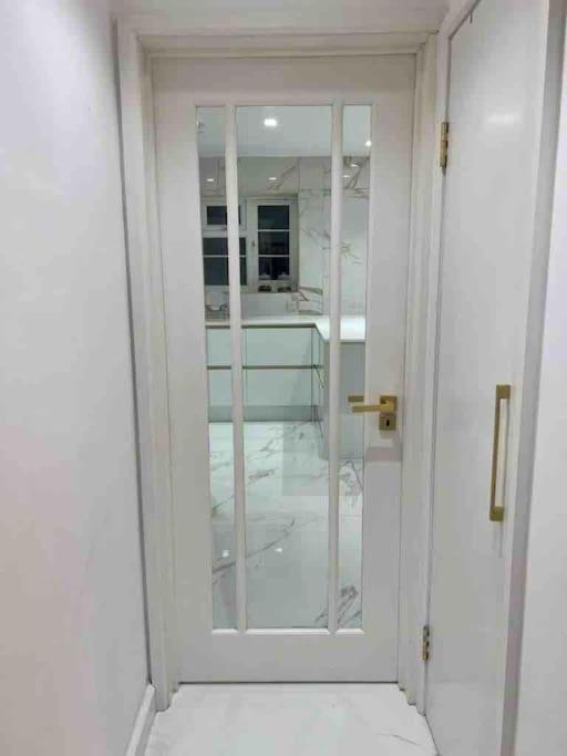 Premium Private Apartment Minutes To Central Лондон Екстериор снимка