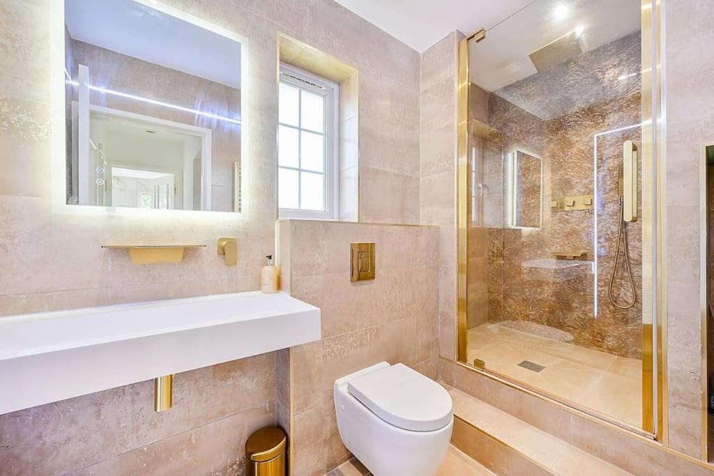 Premium Private Apartment Minutes To Central Лондон Екстериор снимка
